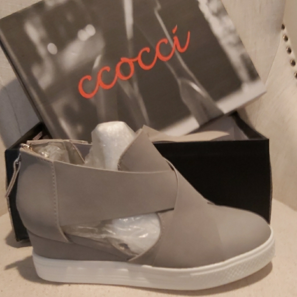 Super cute fashion sneaks!